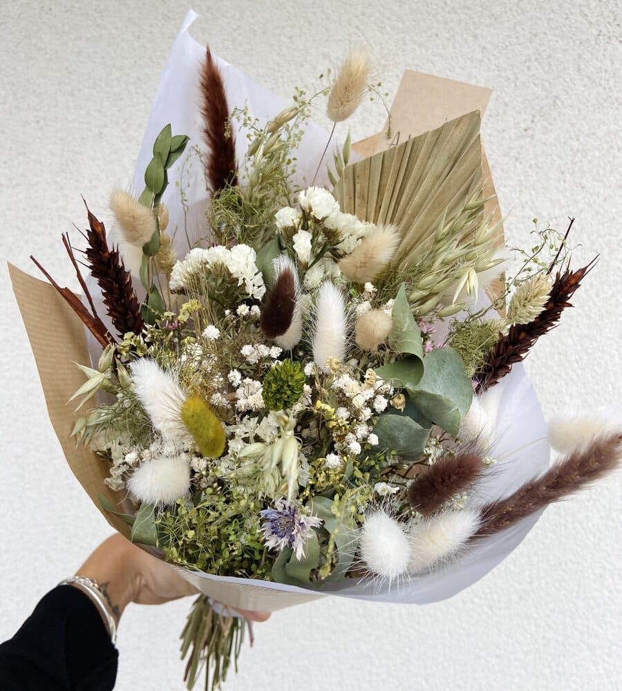 Bouquet de fleurs séchées, tons naturels, blanc, vert et marron