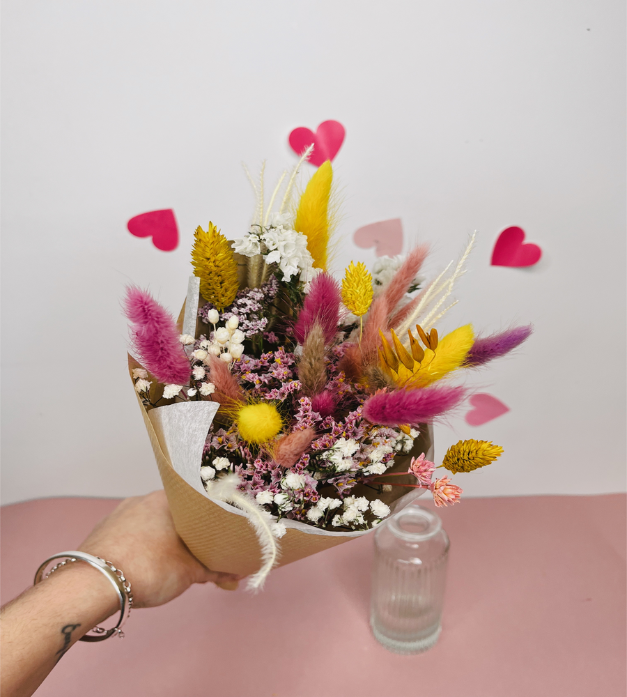 Bouquet de fleurs sechees avec vase