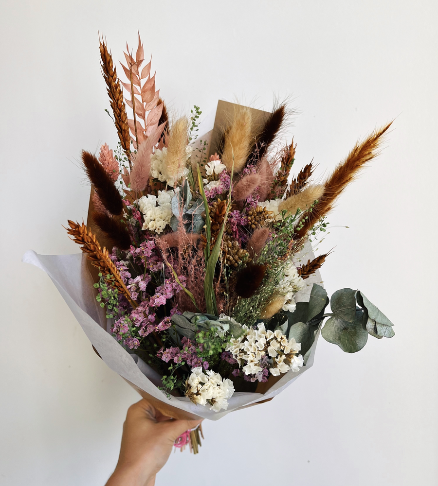 Bouquet de fleurs séchées rose, marron, vert