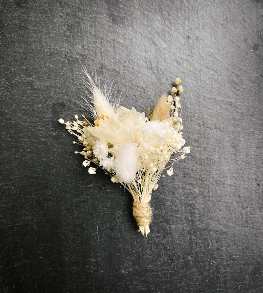 Boutonnière fleurs séchées blanche