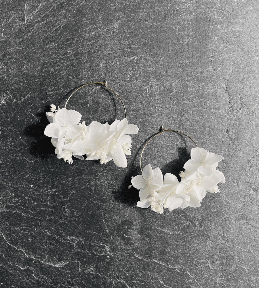 Créoles en fleurs séchées blanches