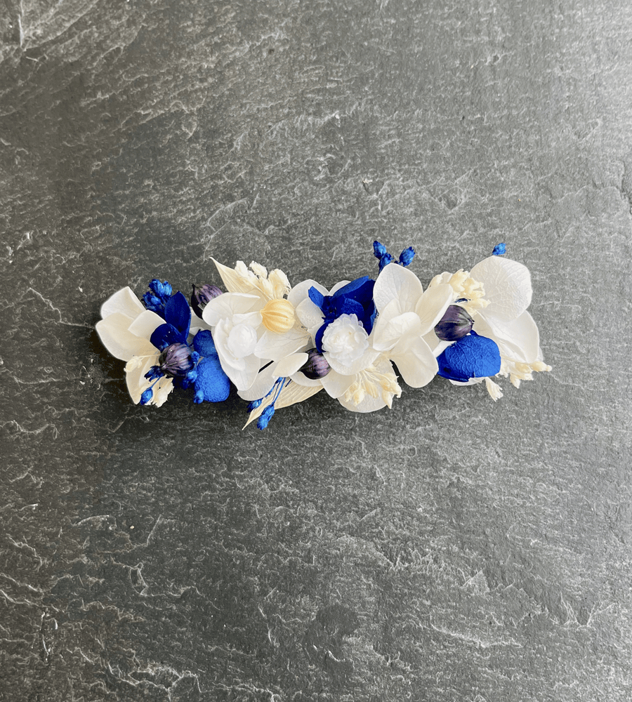 Barrette fleurs séchées blanche et bleue