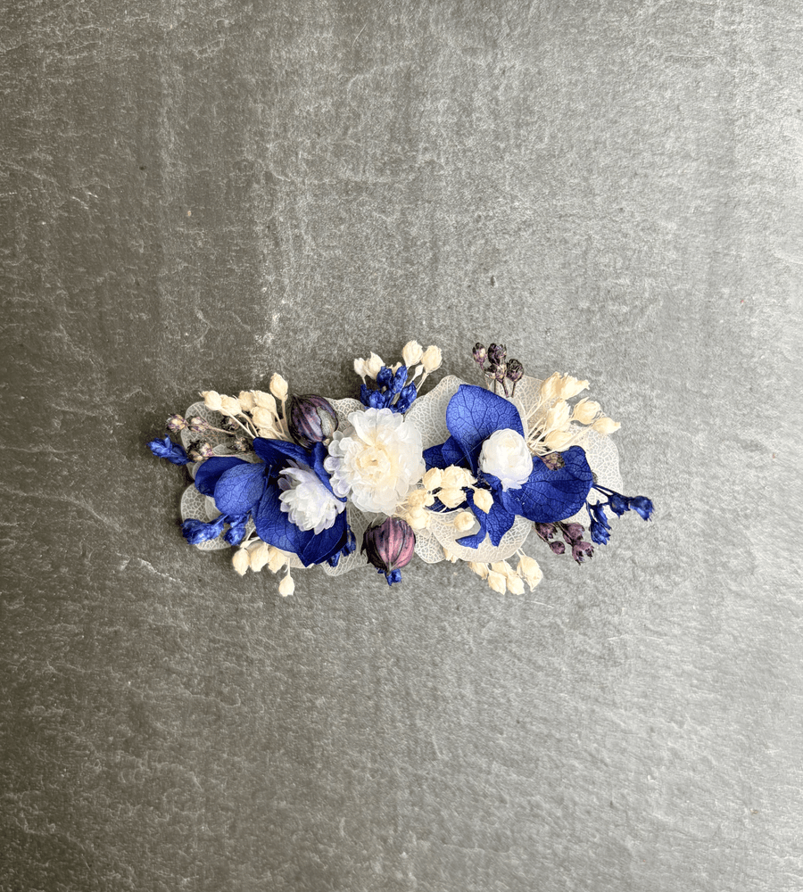 Pince crocodile fleurs séchées bleue et blanche