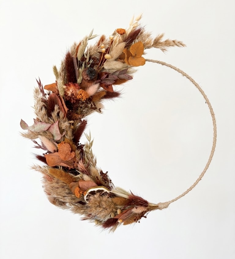 Couronne de fleurs séchées tons marrons, orangés, rouille